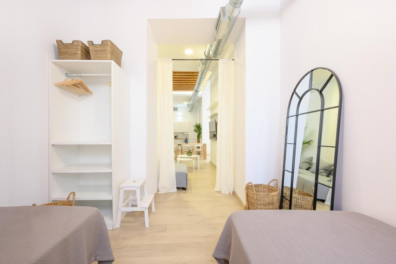 Modern 3 Bedroom, City Center With Patio & High Ceilings By 10Tosea Малага Экстерьер фото
