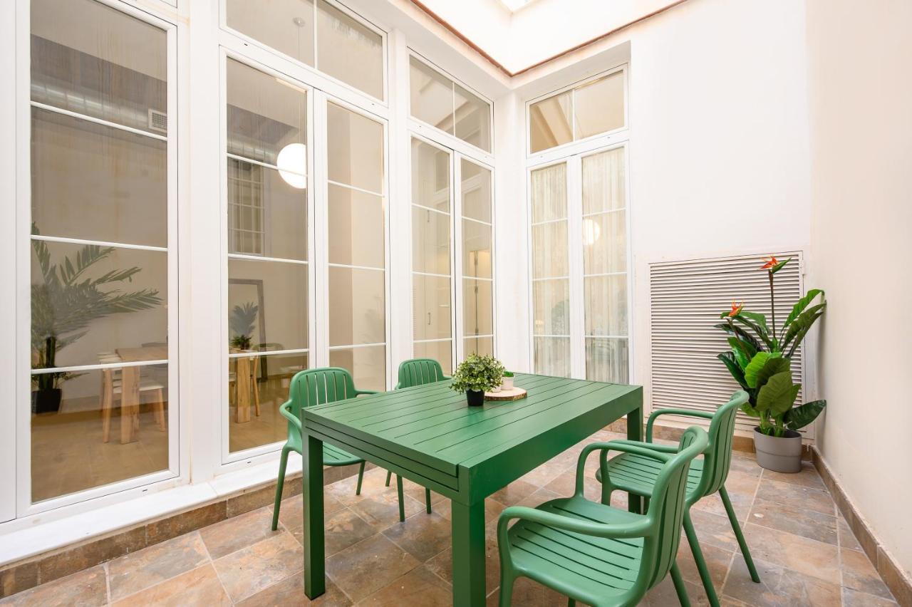 Modern 3 Bedroom, City Center With Patio & High Ceilings By 10Tosea Малага Экстерьер фото